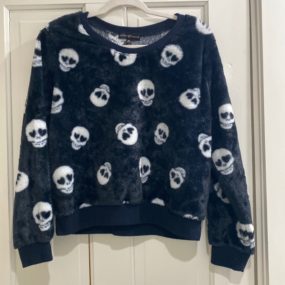 Women’s Fuzzy Skull Sweater Sz XL